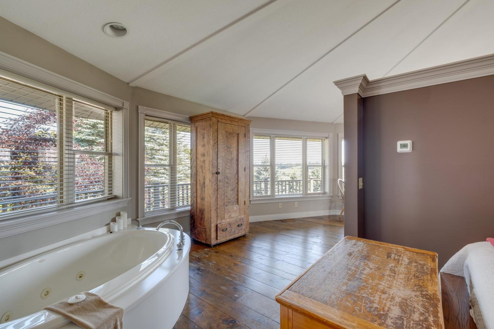 Hillside Millersburg Studio With Panoramic Views Exterior photo