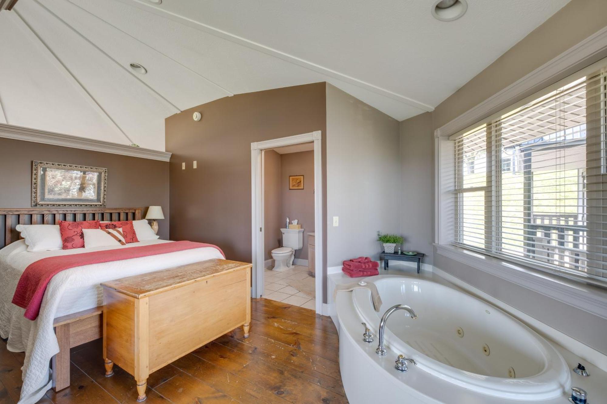 Hillside Millersburg Studio With Panoramic Views Exterior photo