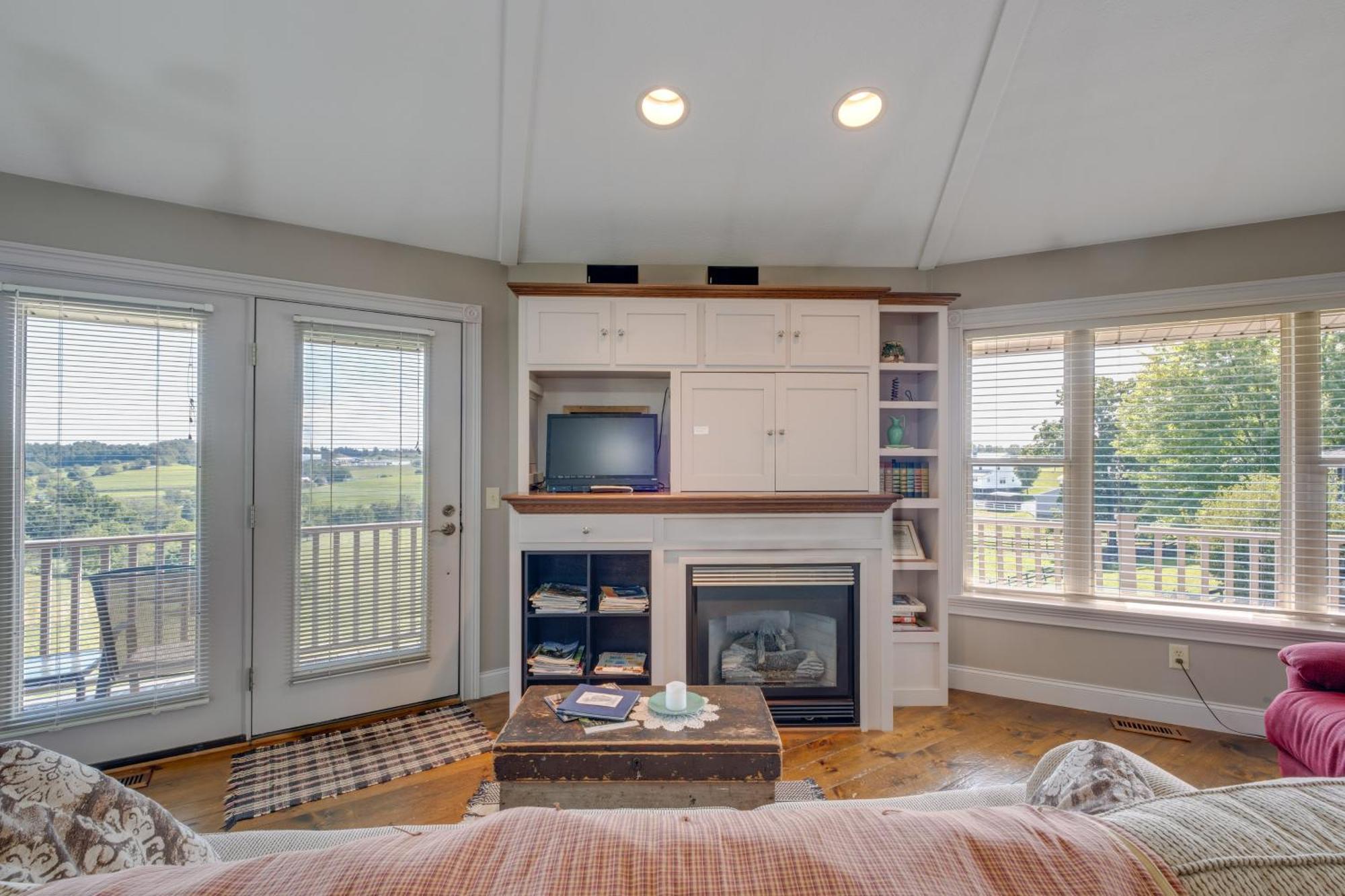 Hillside Millersburg Studio With Panoramic Views Exterior photo